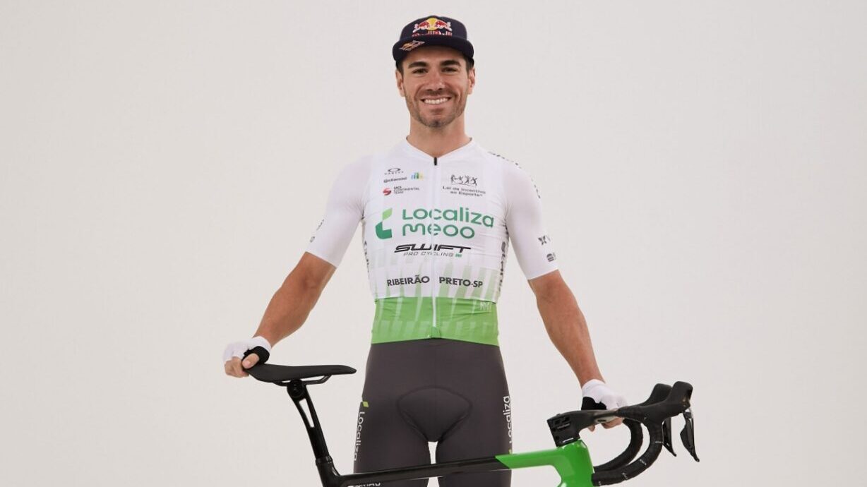 No momento, você está visualizando HENRIQUE AVANCINI ASSUME LIDERANÇA DA LOCALIZA MEOO SWIFT PRO CYCLING E CONSOLIDA RETORNO AO CICLISMO DE ESTRADA EM 2026