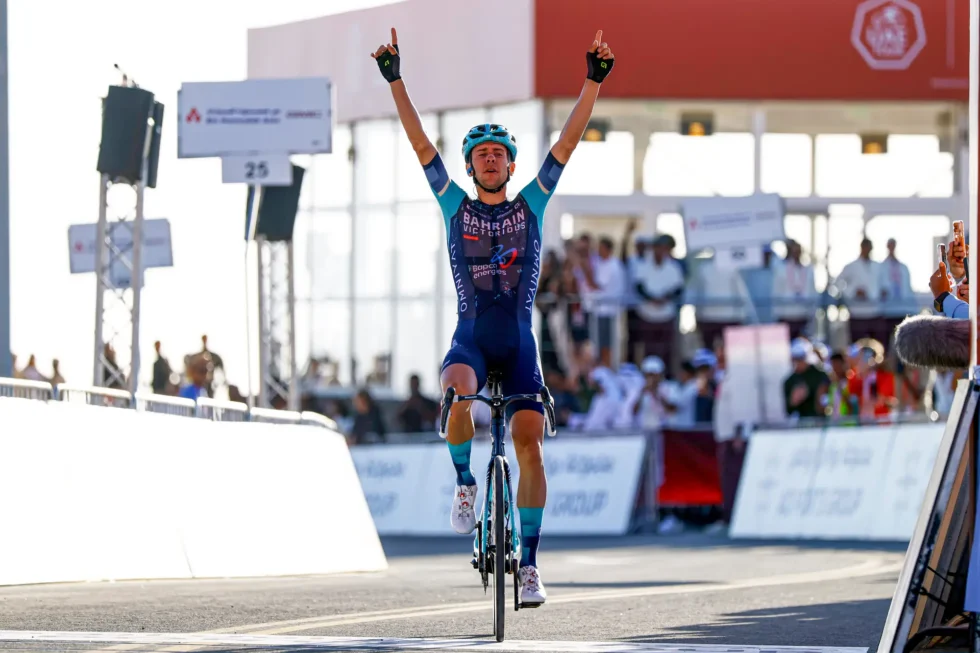 No momento, você está visualizando Etapa 3 – UAE Tour 2026: Antonio Tiberi vence em Jebel Mobrah e assume a liderança geral