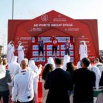 Isaac Del Toro celebra vitória na classificação geral do UAE Tour 2026 após etapa decisiva em Jebel Hafeet