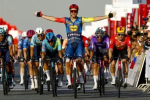 Leia mais sobre o artigo Etapa 5 UAE Tour 2026: Jonathan Milan vence mais uma e amplia vantagem nos sprints