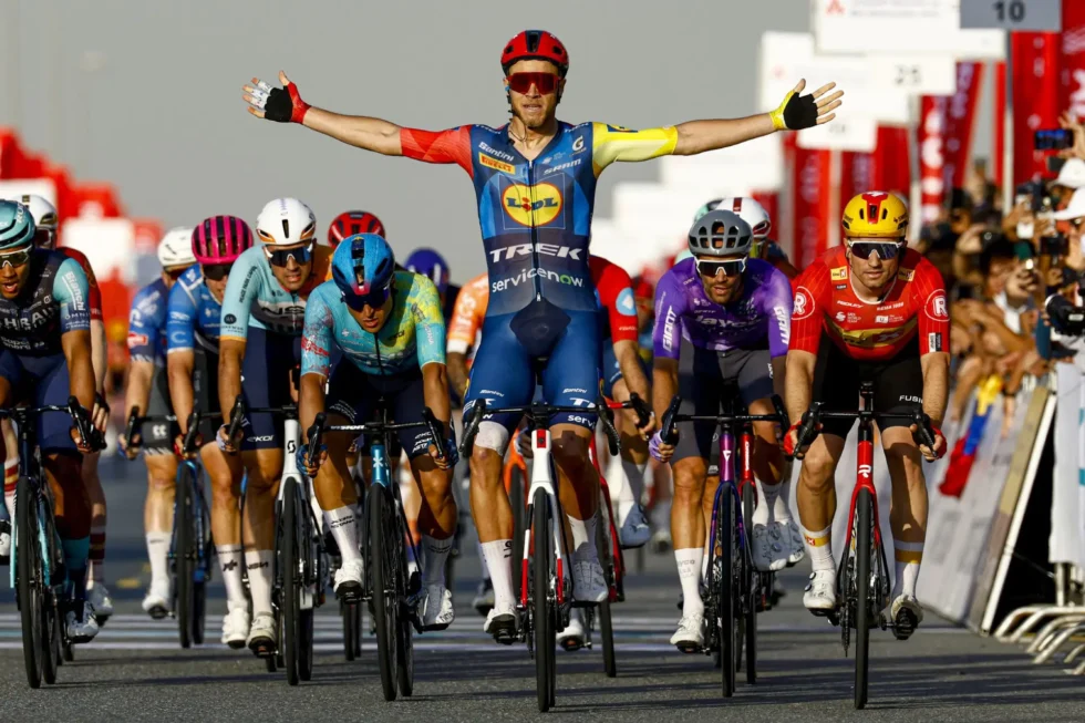 No momento, você está visualizando Etapa 5 UAE Tour 2026: Jonathan Milan vence mais uma e amplia vantagem nos sprints
